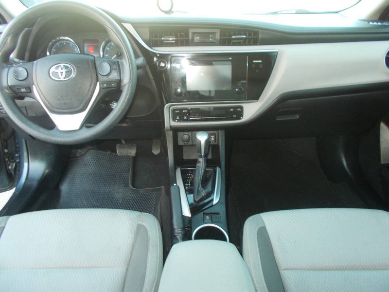 Toyota Corolla Vehicle Full-screen Gallery Image 02