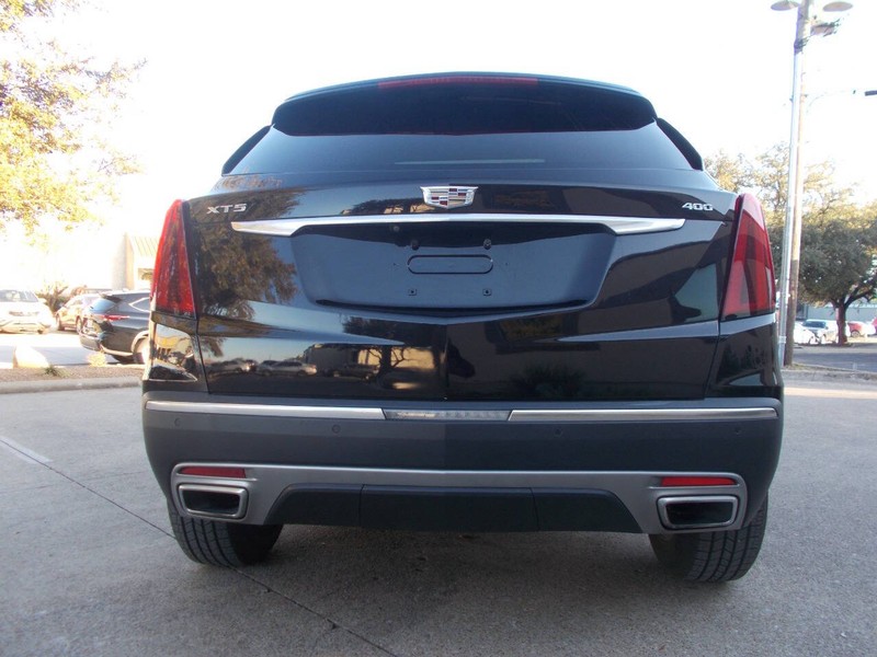 Cadillac XT5 Vehicle Full-screen Gallery Image 03