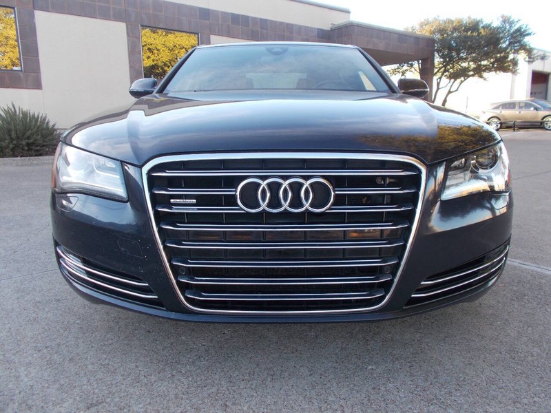 Audi A8 Vehicle Full-screen Gallery Image 01