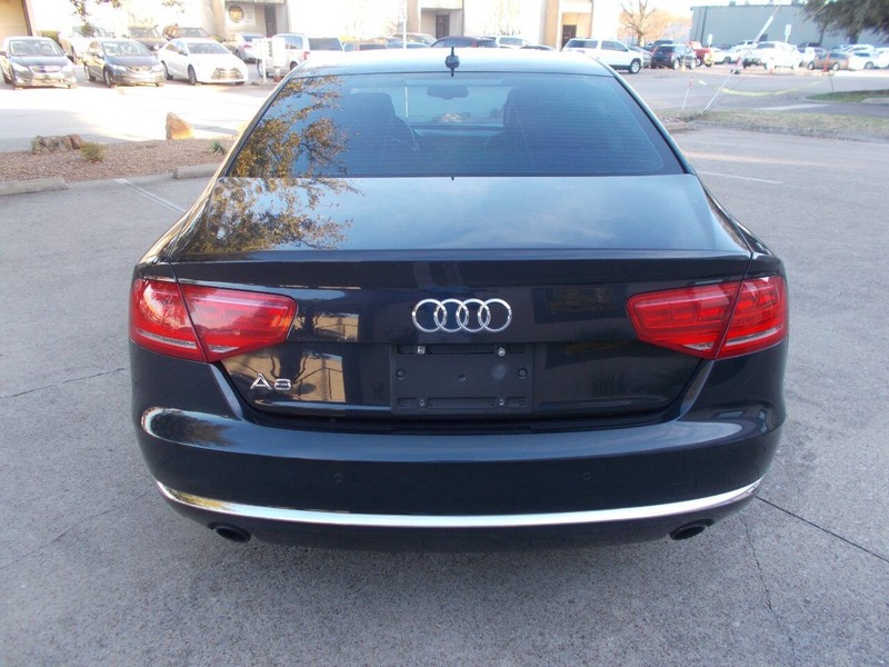 Audi A8 Vehicle Full-screen Gallery Image 03