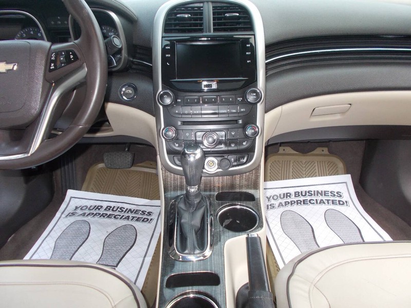 Chevrolet Malibu Vehicle Full-screen Gallery Image 02