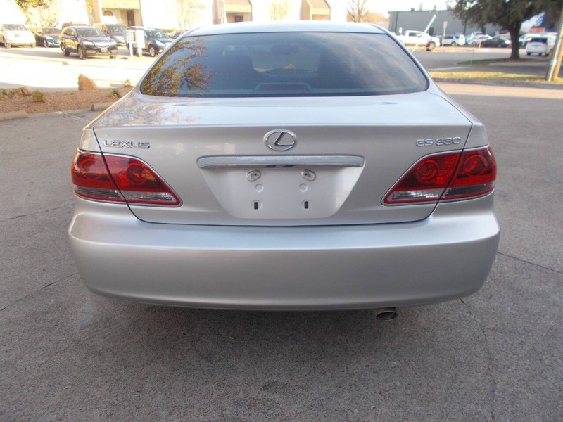 Lexus ES 330 Vehicle Full-screen Gallery Image 03