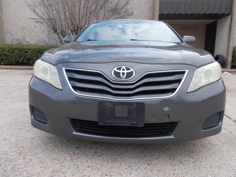 Toyota Camry Vehicle Full-screen Gallery Image 01