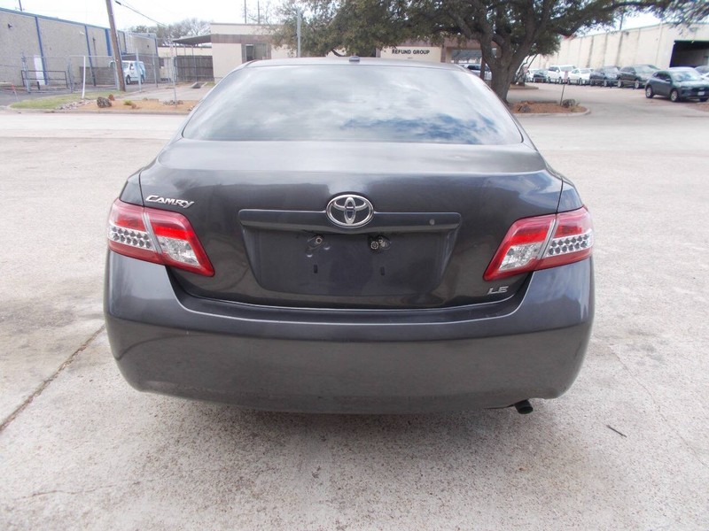 Toyota Camry Vehicle Full-screen Gallery Image 03