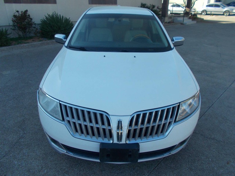 Lincoln MKZ Vehicle Full-screen Gallery Image 01