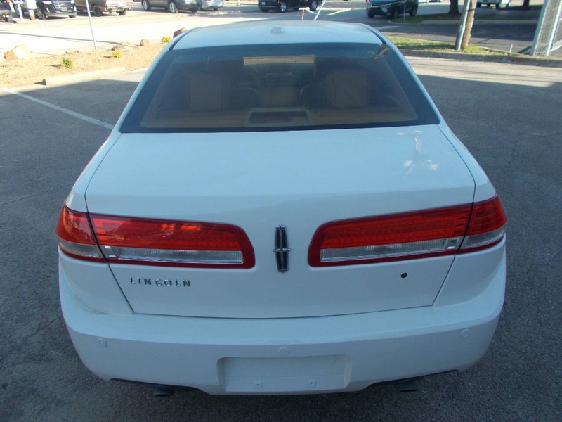 Lincoln MKZ Vehicle Full-screen Gallery Image 03
