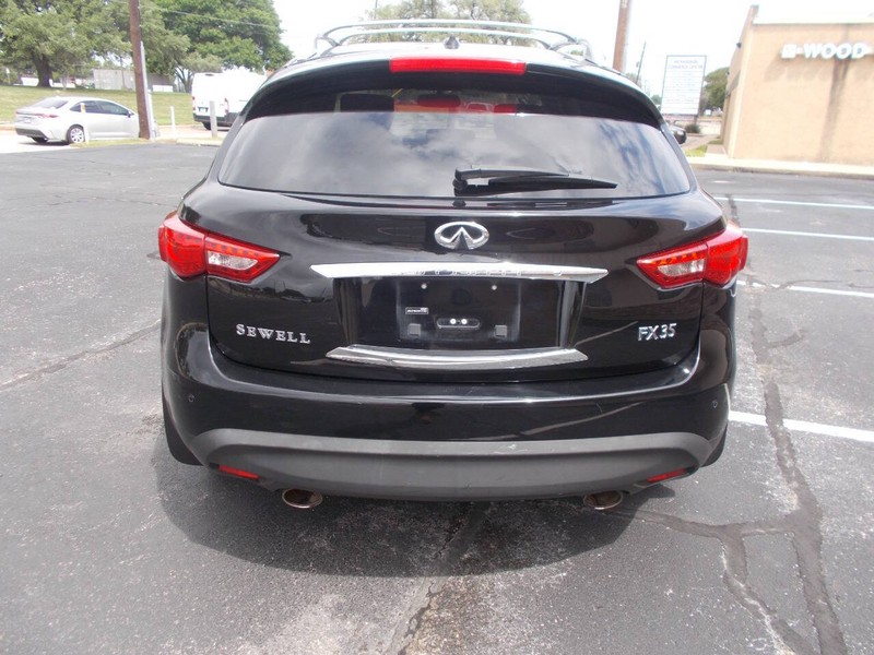 INFINITI FX35 Vehicle Full-screen Gallery Image 03