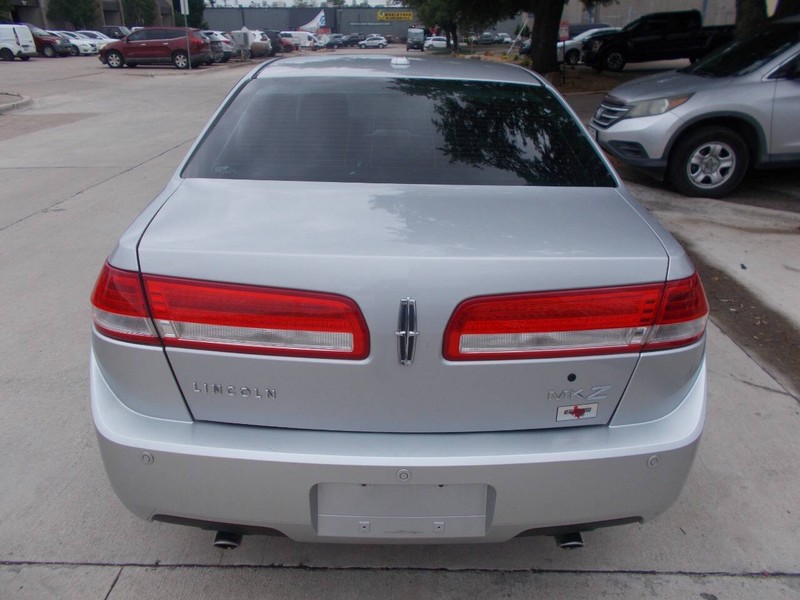 Lincoln MKZ Vehicle Full-screen Gallery Image 03