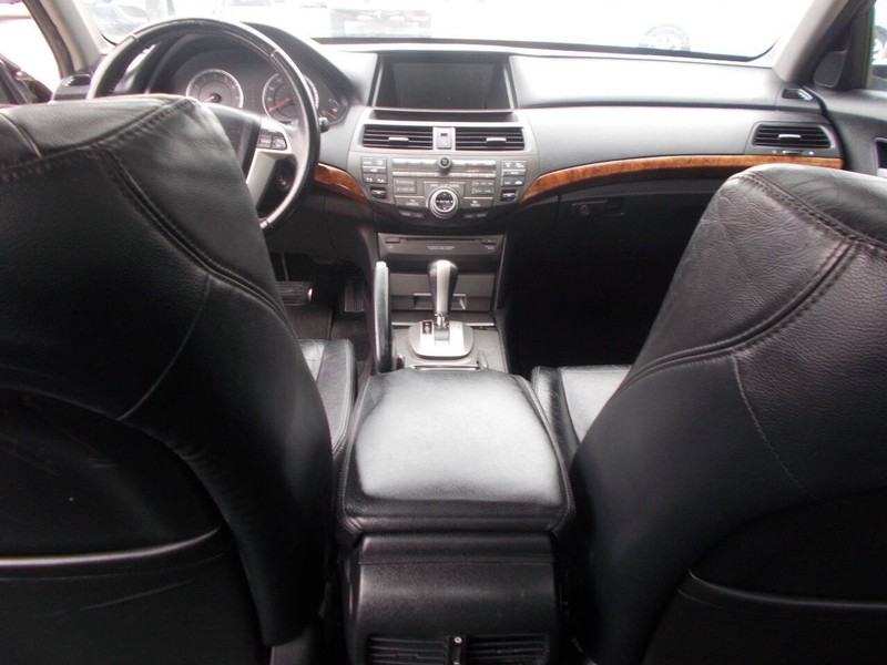 Honda Accord Sedan Vehicle Full-screen Gallery Image 02