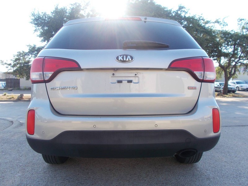 Kia Sorento Vehicle Full-screen Gallery Image 03