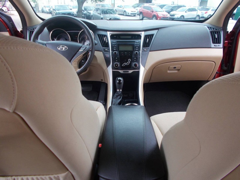 Hyundai Sonata Vehicle Full-screen Gallery Image 02