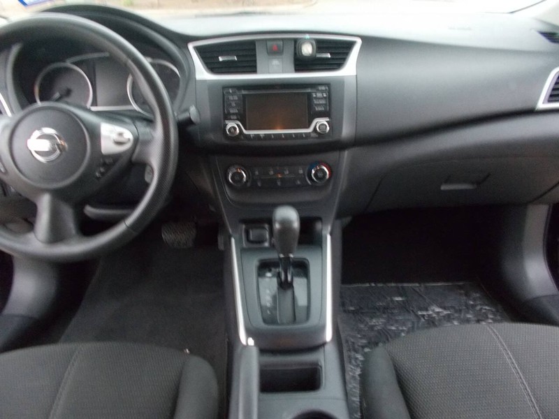Nissan Sentra Vehicle Full-screen Gallery Image 02