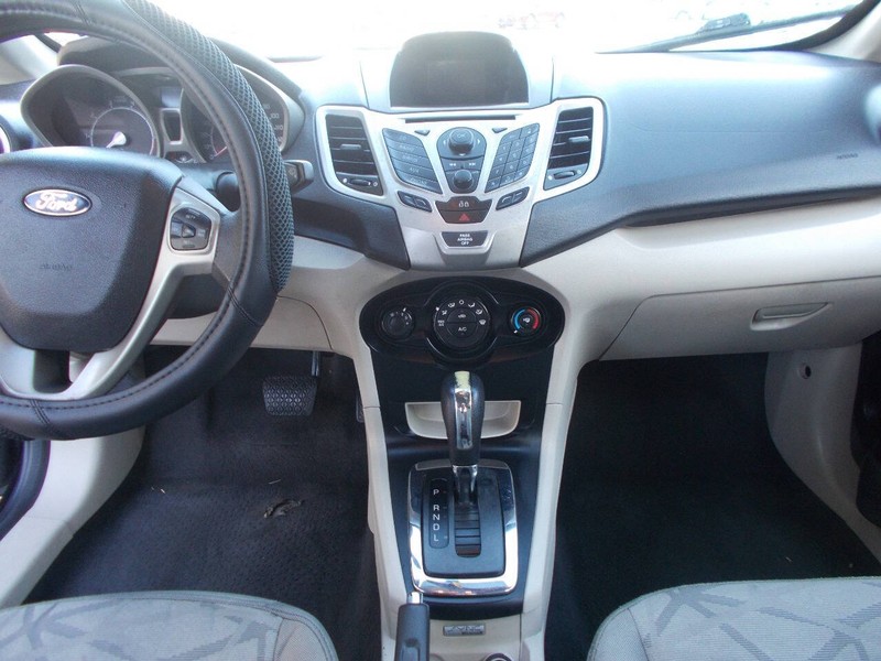 Ford Fiesta Sedan Vehicle Full-screen Gallery Image 02