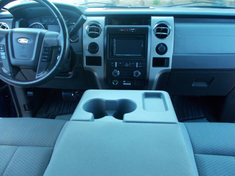 Ford F-150 Vehicle Full-screen Gallery Image 02