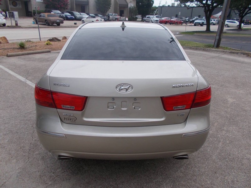 Hyundai Sonata Vehicle Full-screen Gallery Image 03