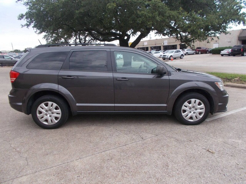 Dodge Journey Vehicle Full-screen Gallery Image 03