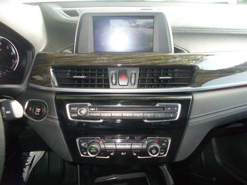 BMW X2 Vehicle Full-screen Gallery Image 02