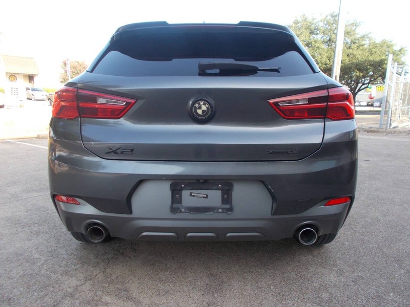 BMW X2 Vehicle Full-screen Gallery Image 03
