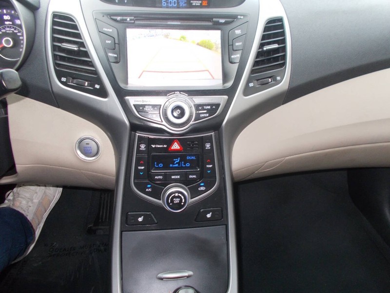 Hyundai Elantra Vehicle Full-screen Gallery Image 02