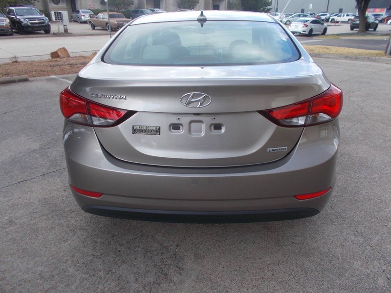 Hyundai Elantra Vehicle Full-screen Gallery Image 03