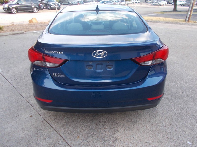 Hyundai Elantra Vehicle Full-screen Gallery Image 03