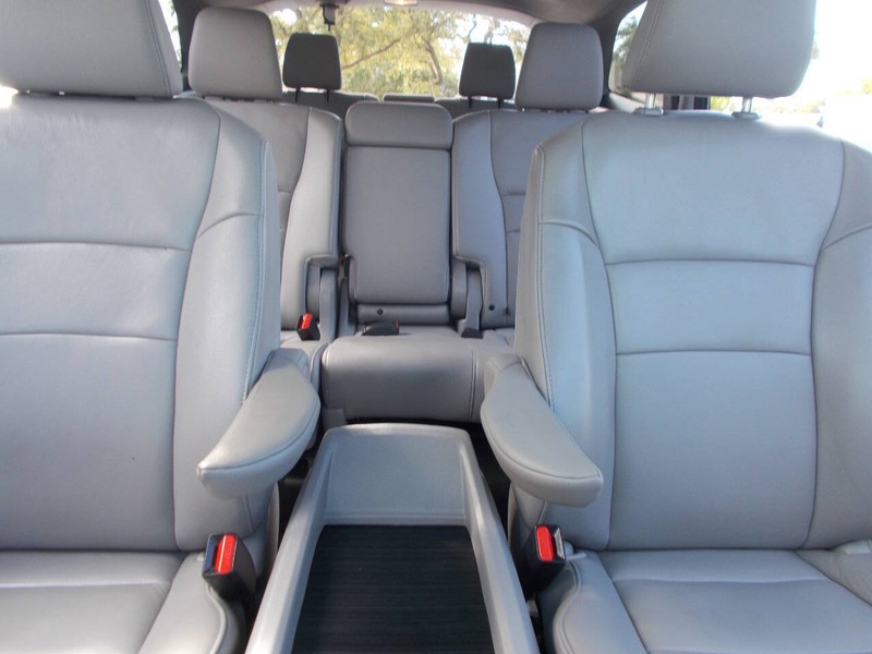 Honda Pilot Vehicle Full-screen Gallery Image 02