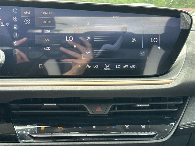 Buick Envision Vehicle Full-screen Gallery Image 19