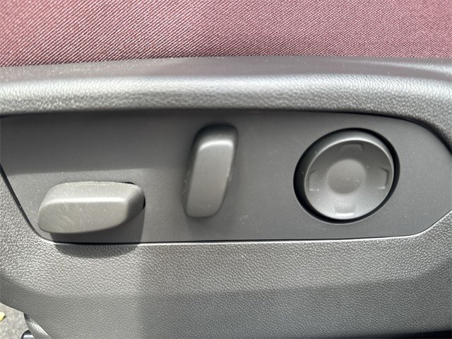 Buick Envision Vehicle Full-screen Gallery Image 12