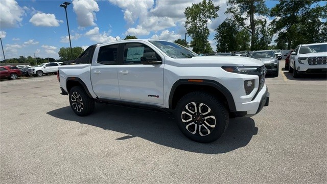 GMC Canyon Vehicle Full-screen Gallery Image 02