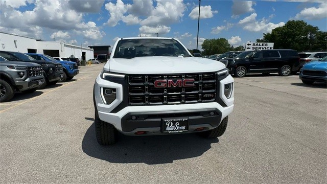 GMC Canyon Vehicle Full-screen Gallery Image 03