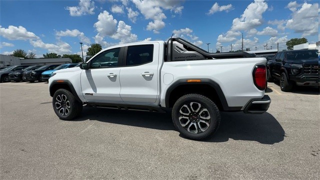 GMC Canyon Vehicle Full-screen Gallery Image 06