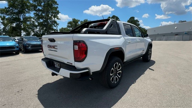 GMC Canyon Vehicle Full-screen Gallery Image 08