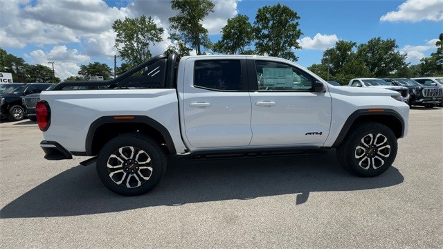 GMC Canyon Vehicle Full-screen Gallery Image 09