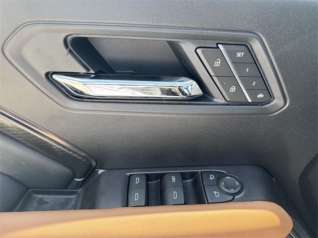 GMC Canyon Vehicle Full-screen Gallery Image 13