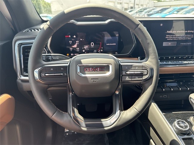 GMC Canyon Vehicle Full-screen Gallery Image 14