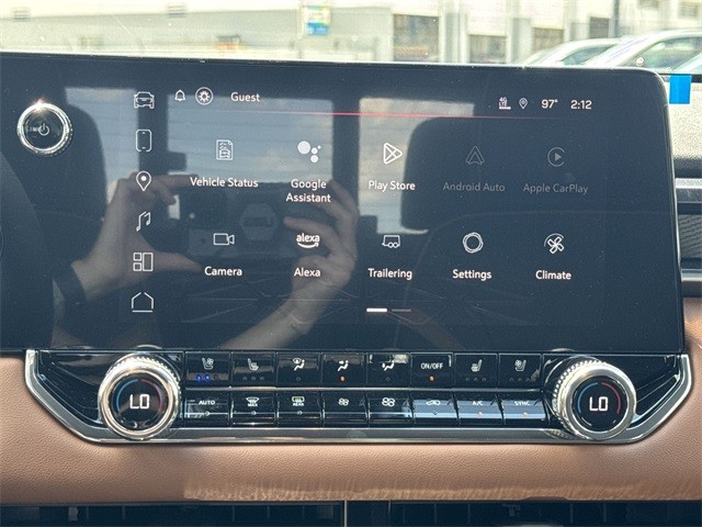 GMC Canyon Vehicle Full-screen Gallery Image 16