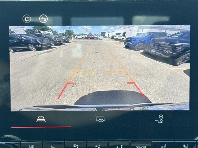 GMC Canyon Vehicle Full-screen Gallery Image 17