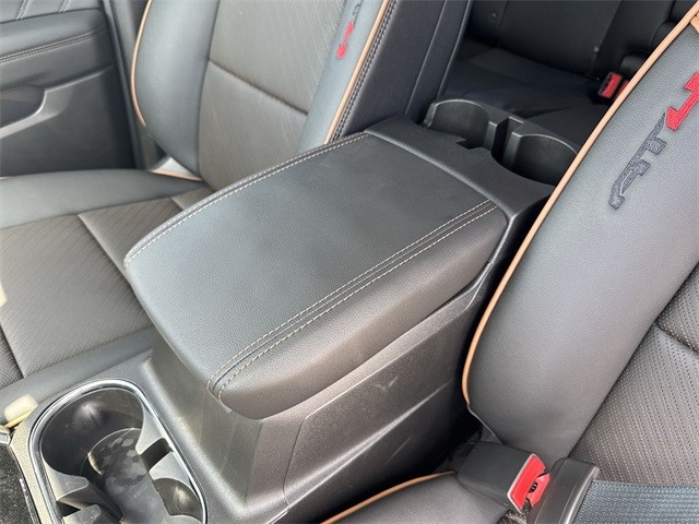 GMC Canyon Vehicle Full-screen Gallery Image 21