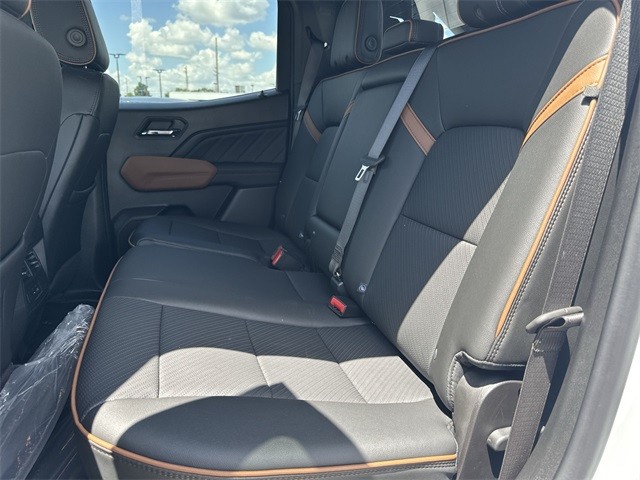 GMC Canyon Vehicle Full-screen Gallery Image 22