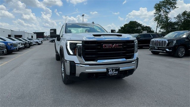 GMC Sierra 2500HD Vehicle Full-screen Gallery Image 03