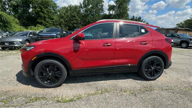 Buick Encore GX Vehicle Full-screen Gallery Image 05