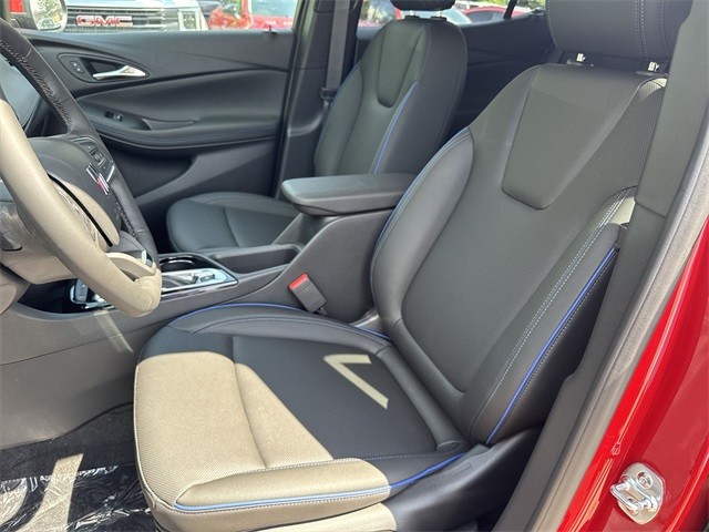 Buick Encore GX Vehicle Full-screen Gallery Image 11