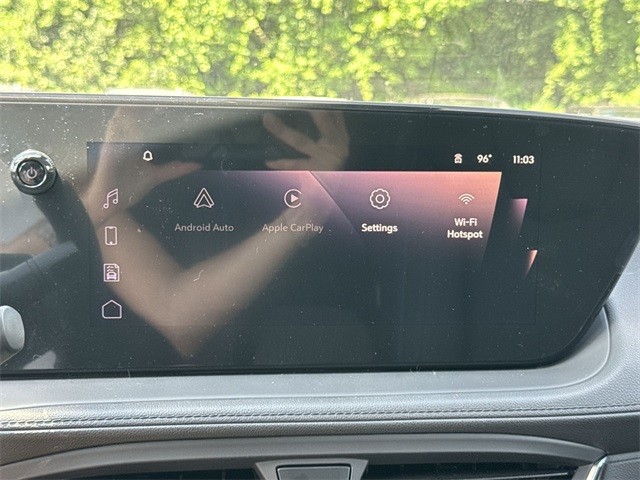 Buick Encore GX Vehicle Full-screen Gallery Image 16