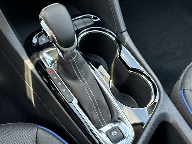 Buick Encore GX Vehicle Full-screen Gallery Image 19