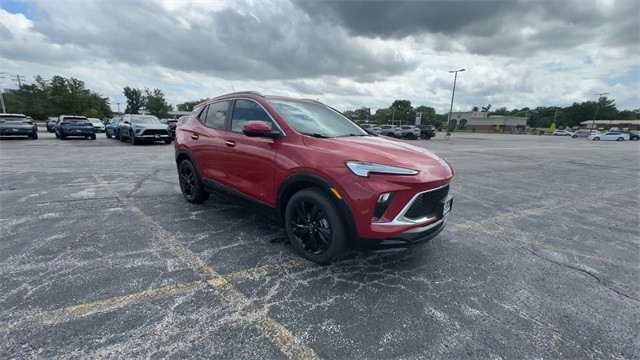 Buick Encore GX Vehicle Full-screen Gallery Image 02