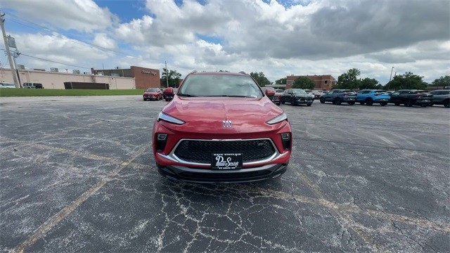 Buick Encore GX Vehicle Full-screen Gallery Image 03