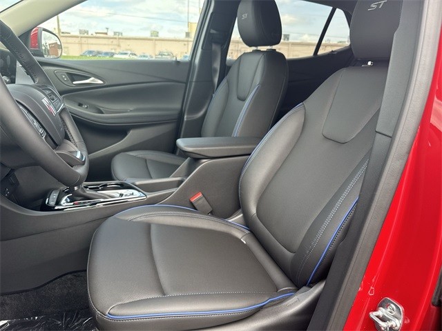 Buick Encore GX Vehicle Full-screen Gallery Image 11