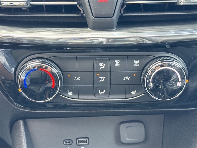 Buick Encore GX Vehicle Full-screen Gallery Image 18