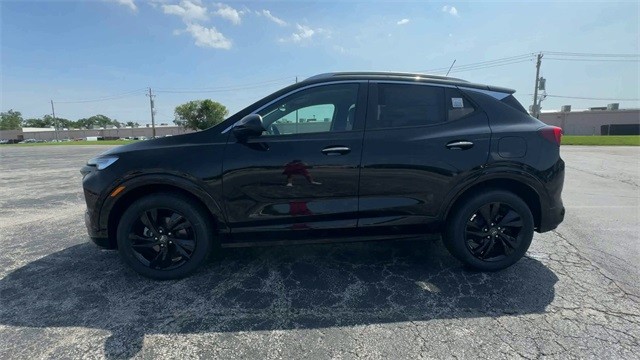 Buick Encore GX Vehicle Full-screen Gallery Image 05