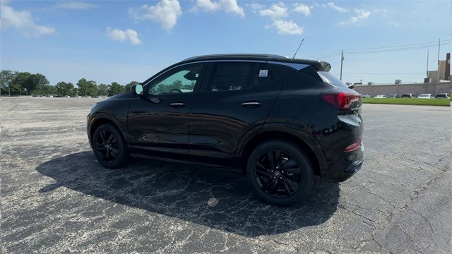 Buick Encore GX Vehicle Full-screen Gallery Image 06